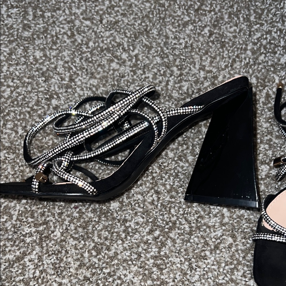 Elegant Black Strappy Heels - Picture 5 of 7